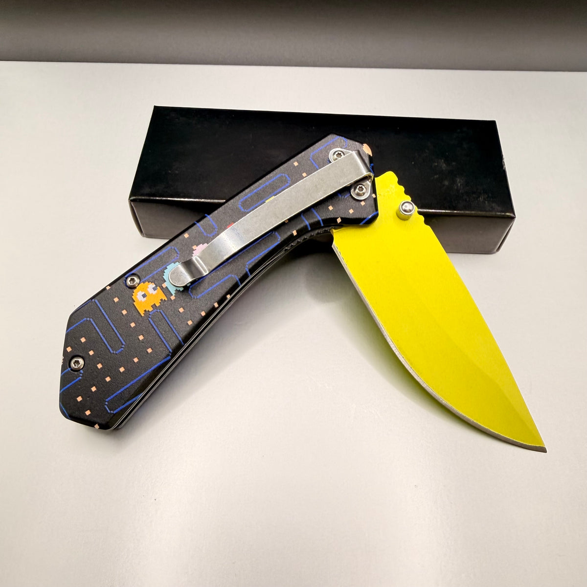 Waka-Waka retro pocket knife — blade detail