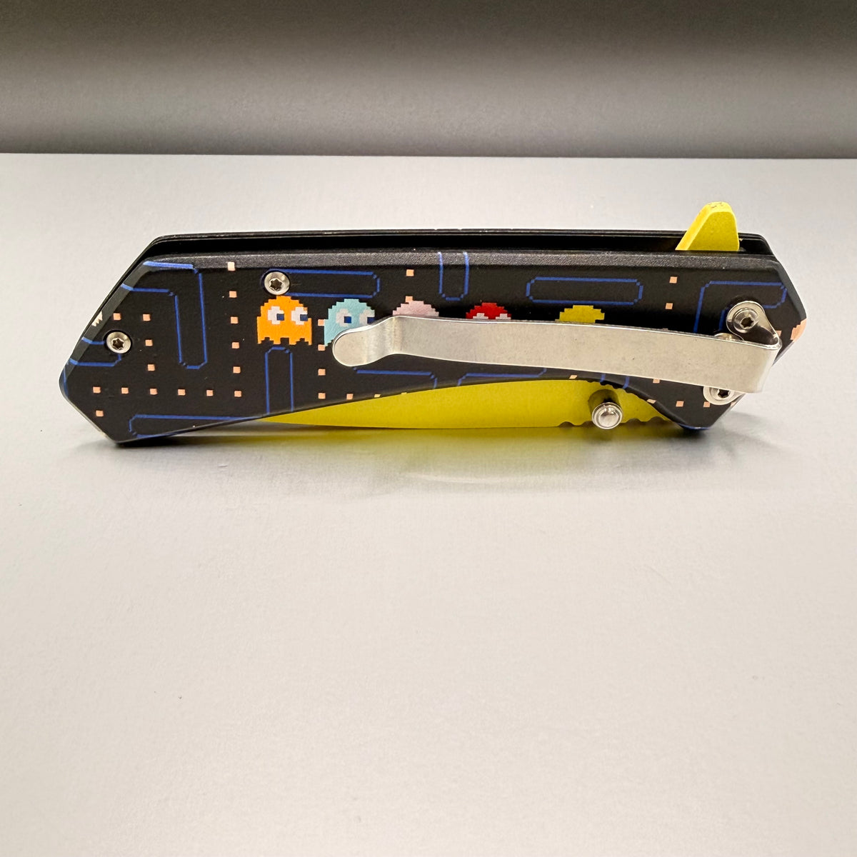 Waka-Waka retro pocket knife — product view