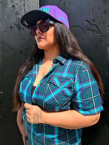 Women’s YANA bamboo short sleeve shirt front lifestyle detail